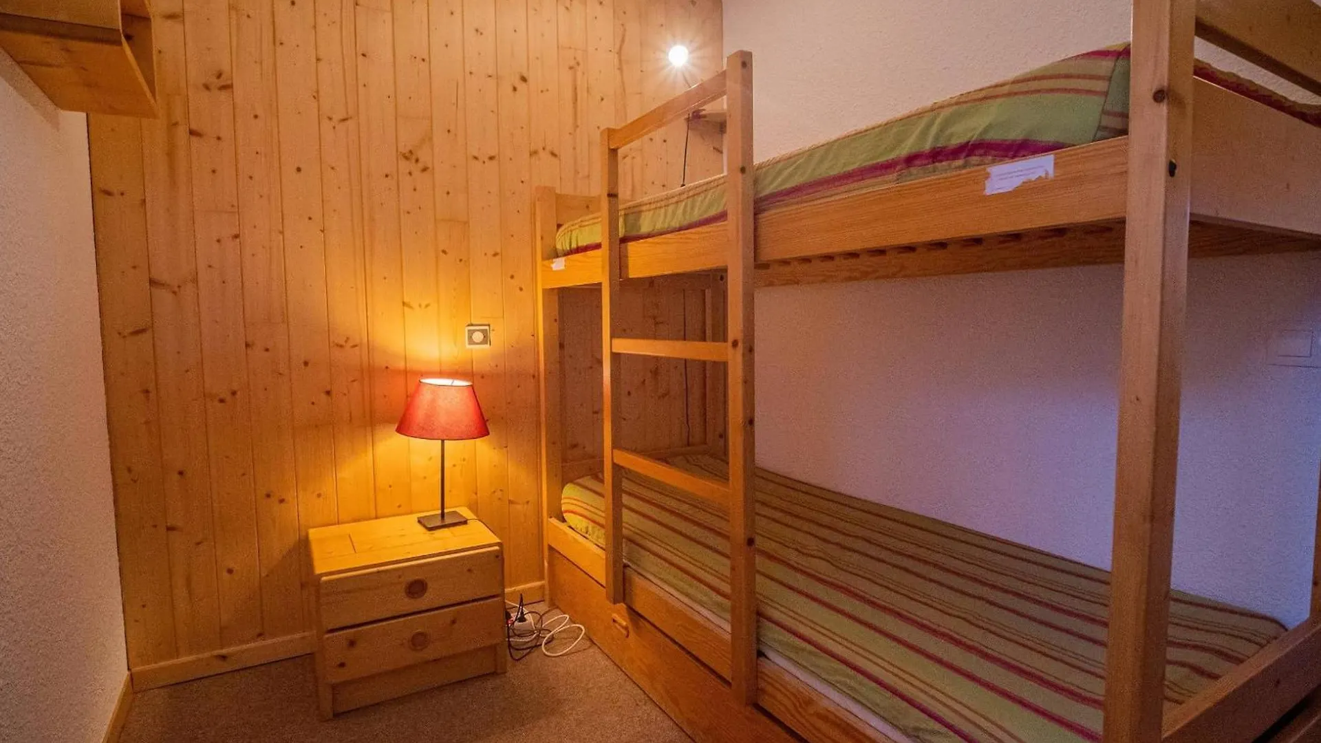 Valmorel : Appart 2 Pieces Au Pied Des Pistes, Animaux Admis - Fr-1-356-285 法国