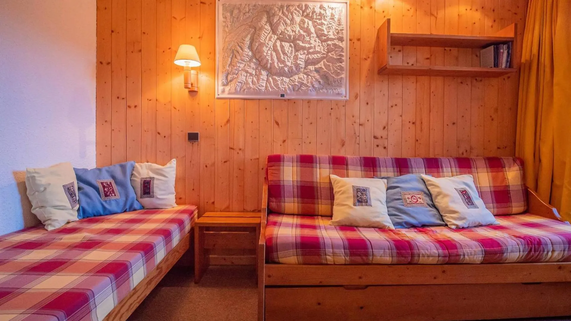 Valmorel : Appart 2 Pieces Au Pied Des Pistes, Animaux Admis - Fr-1-356-285